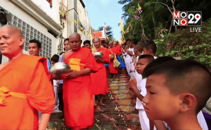 บรรยากาศตักบาตรเทโว