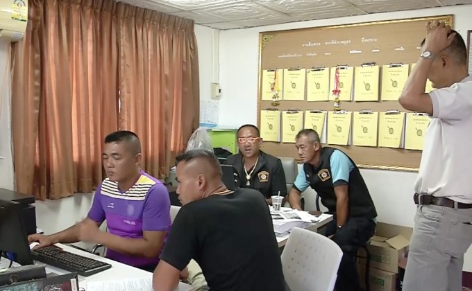 ผู้ต้องสงสัยจ่อยิงตำรวจแต่กระสุนไม่ทะลุกระจก