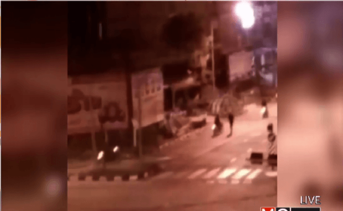 วัยรุ่นตะลุมบอลคู่อริกลางสี่แยกเมืองสุรินทร์