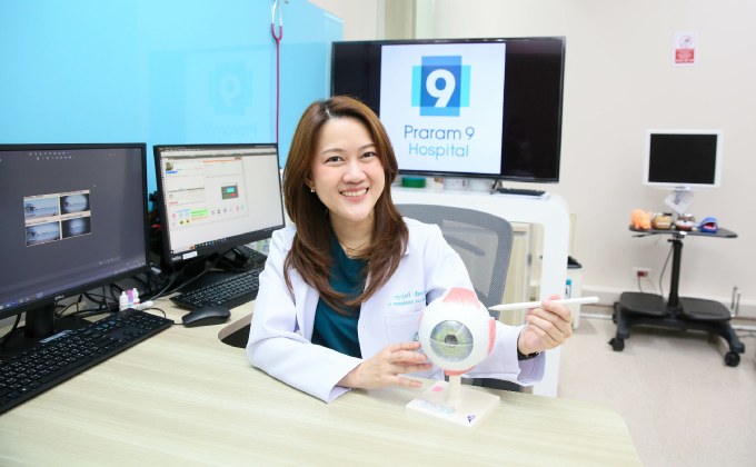 เห็นจุดดำลอยวูบวาบ อย่านิ่งนอนใจ อาจไม่ใช่แค่สายตาพร่ามัว แพทย์เตือนระวัง “โรควุ้นตาเสื่อม” ภัยเงียบของคนวัย 50+ เสี่ยงจอตาฉีกขาดหลุดลอก