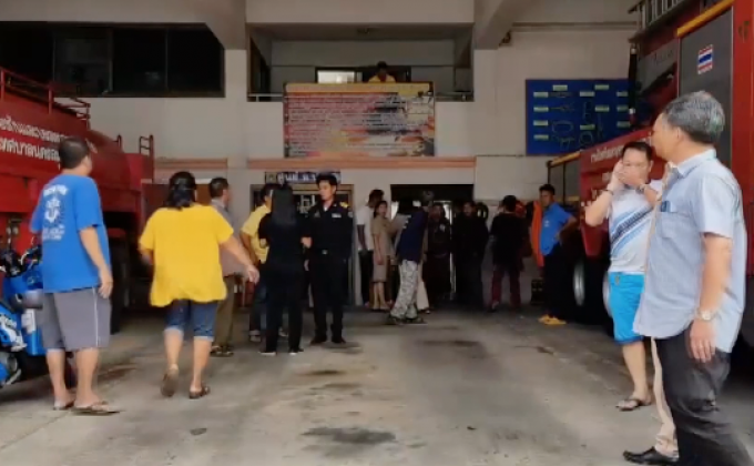 2 หัวหน้าเขม่นกัน ชักปืนยิงกลางเทศบาลสมุทรสาคร