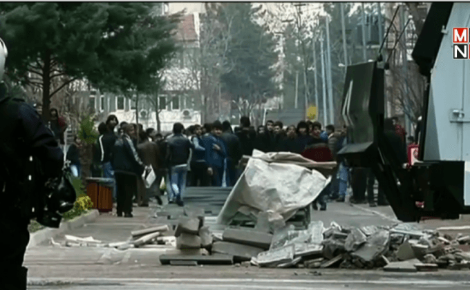 ประท้วงมาตรการเคอร์ฟิวในตุรกี