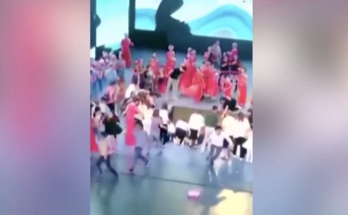 เวทีโรงละครในจีนพังถล่มขณะจัดการประกวดเต้น