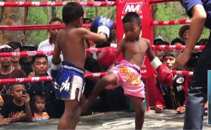 นักมวยฟันน้ำนมวัย 5 ขวบ โชว์น็อคคู่แข่ง
