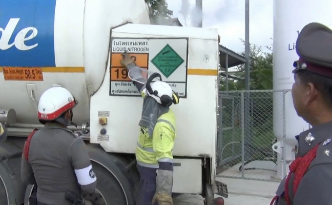 รถบรรทุกก๊าซไนโตรเจนควันพุ่งชาวบ้านตื่นหวั่นแก๊สรั่ว