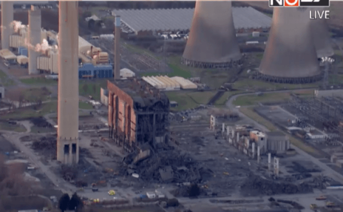 โรงไฟฟ้าในอังกฤษพังถล่ม