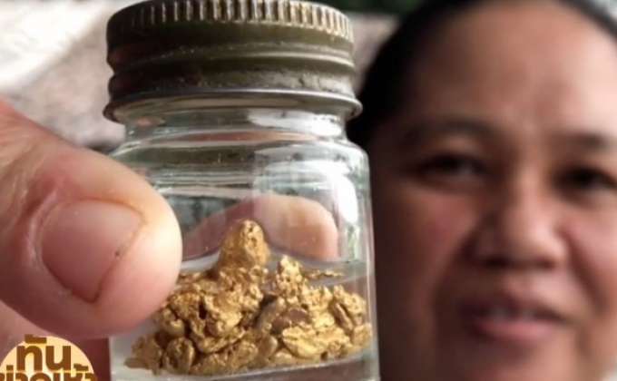 ชาวบางสะพานแห่ร่อนทองคึกคัก