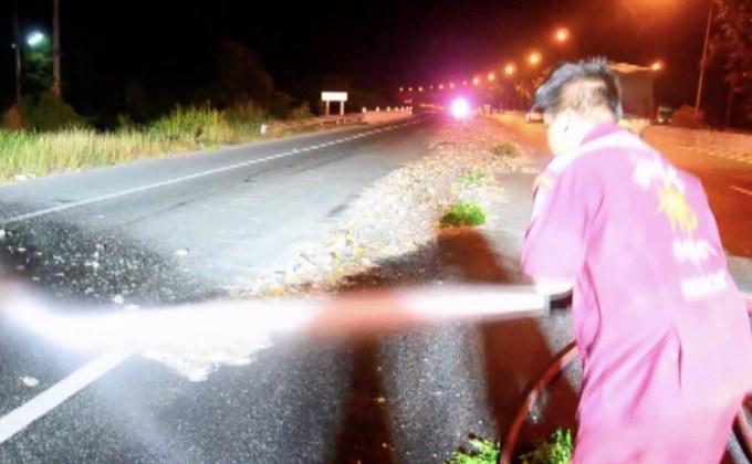 ขวดแก้วนับร้อยใบตกบนถนนสายเอเชีย