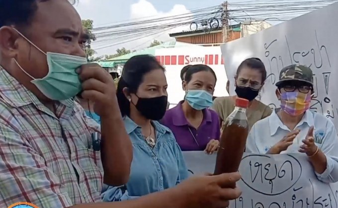 ขอนแก่น ชาวบ้านรวมตัวร้องประปาเหม็นนาน กว่า 2 ปี