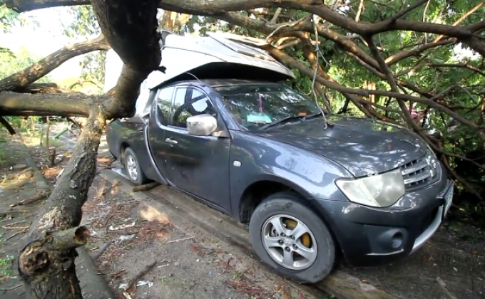 พายุพัดถล่มบ้านประชาชน จ.ปทุมธานี