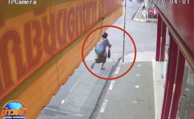 สาวแขนพิการพาลูกวิ่งราวทอง