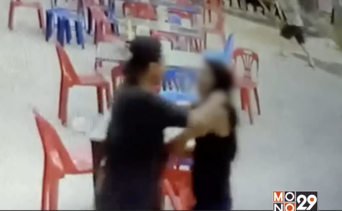 หนุ่มอ้างลูกตำรวจ ชกหน้าสาวกลางร้านโจ๊ก