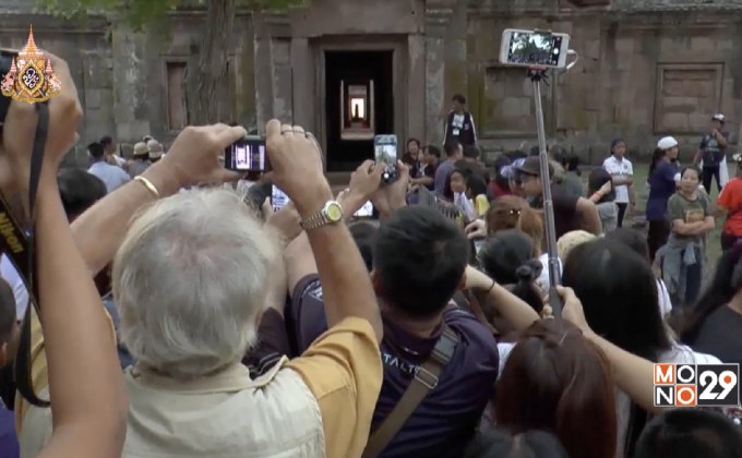 ปรากฎการณ์พระอาทิตย์ลอด 15 ช่องปราสาทพนมรุ้ง