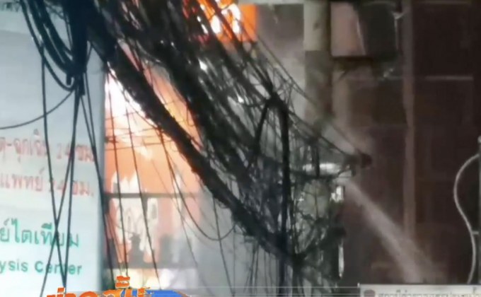 ไฟไหม้สายสื่อสารยาว 50 เมตร จ.ปทุมธานี