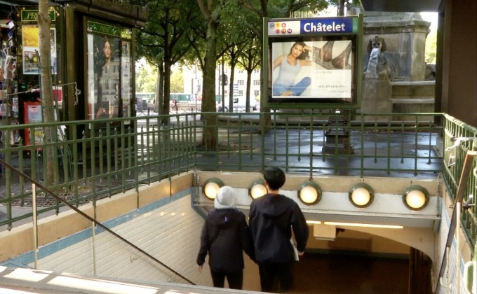 มือมีดไล่แทงทหารที่สถานีรถไฟในปารีส