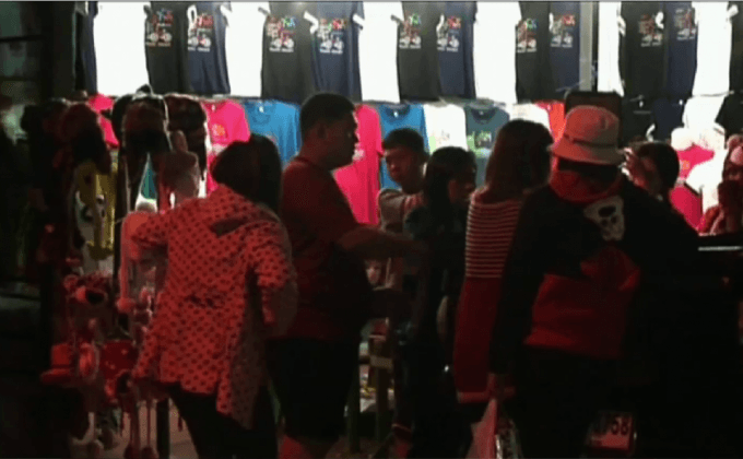 นักท่องเที่ยวสัมผัสลมหนาวภูชี้ฟ้า