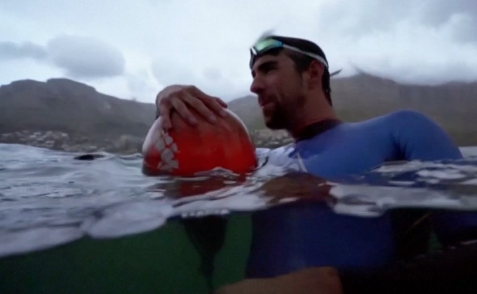 “ไมเคิล เฟลป์ส” ว่ายน้ำแข่งกับฉลามขาว