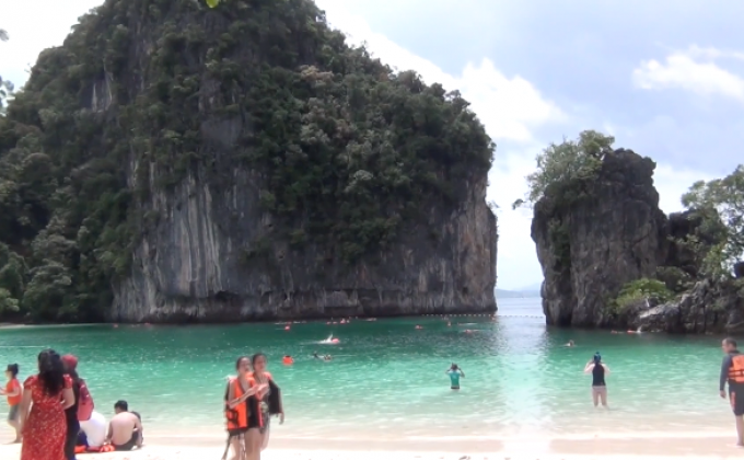 แห่ชมความงาม “เกาะห้อง” แทนอ่าวมาหยา จ.กระบี่