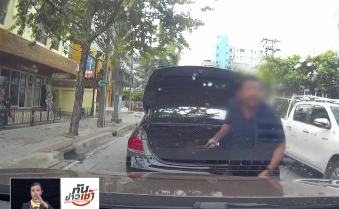 ออกหมายเรียกหนุ่มขับคัมรี ใช้มีดข่มขู่คู่กรณีกลางถนน