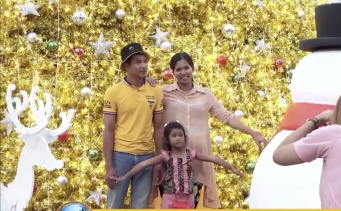 นทท.แห่ชมต้นคริสต์มาสสีทองแหลมบาลีฮาย