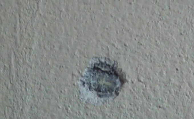 คนร้ายยิงปืน 5 นัดใส่บ้านกลางดึก จ.ชลบุรี