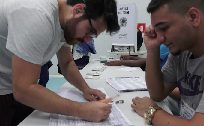 ​ชาอีร์ โบลโซนาโร ชนะเลือกตั้งประธานาธิบดีบราซิลรอบแรก