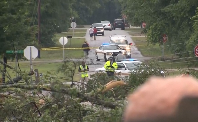 ทอร์นาโดพัดถล่มรัฐนอร์ธแคโรไลนาของสหรัฐฯ