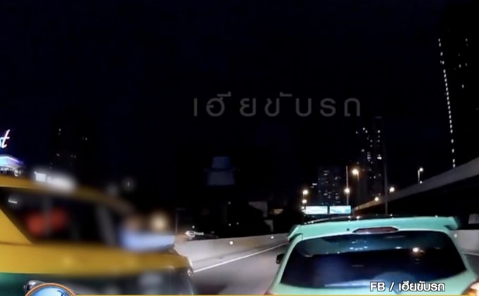 เอาผิด ตร.ขับแท็กซี่กร่าง’ ชักปืนขู่กลางถนน