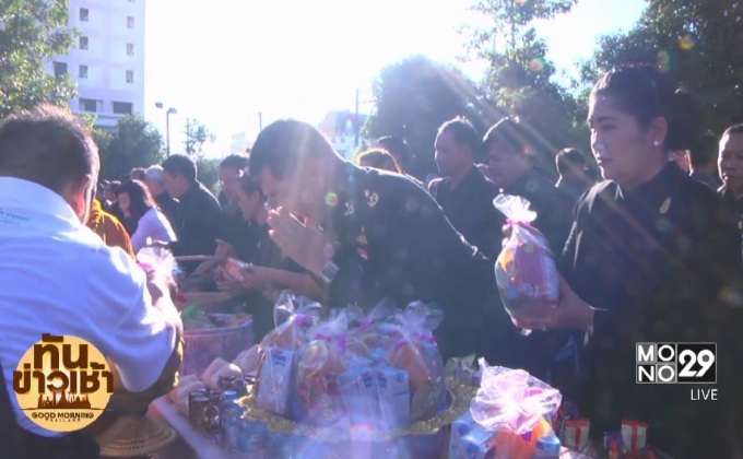 จ.อุบลฯ ตักบาตรถวายเป็นพระราชกุศล “ในหลวง ร.10″ 