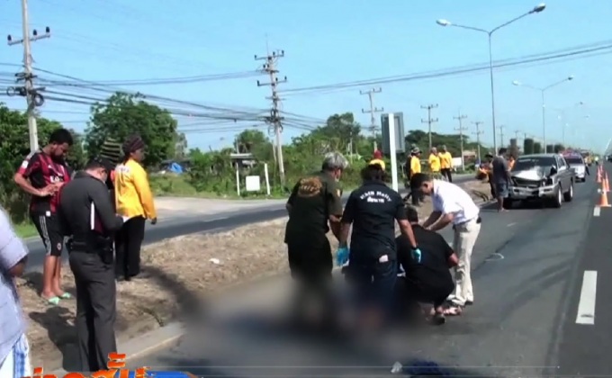 สองสามีภรรยาขี่จยย.ข้ามถนนถูกกระบะพุ่งชนดับ 1