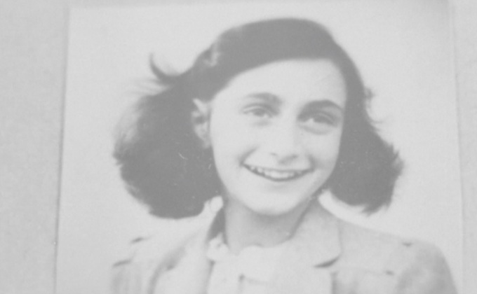 ใช้ระบบ AI สืบสวนคดี “แอนน์ แฟรงค์”