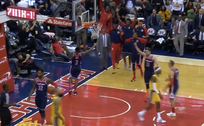 “วอลล์” กด 40 แต้ม พาวิซาร์ดส์ทุบเลเกอร์ส 128-110