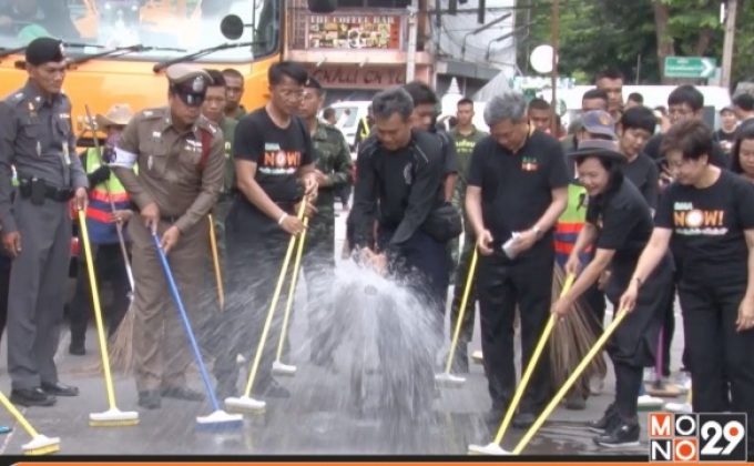 ล้างถนนข้าวสาร คืนผิวจราจร