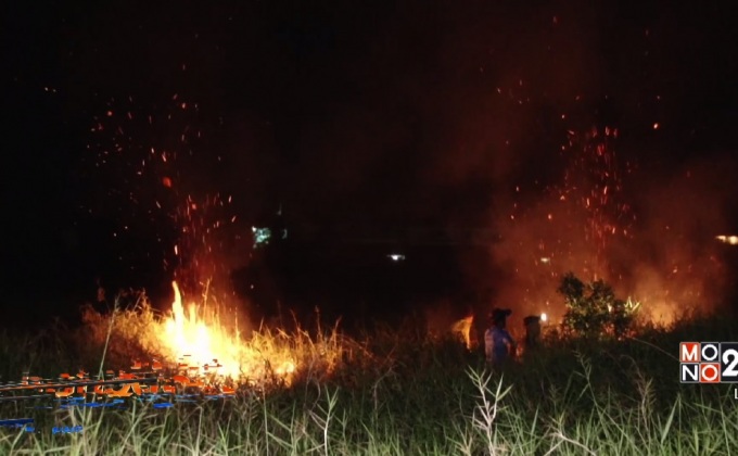 คนงานเผาหญ้าเตรียมทำนาไฟลามเข้าใกล้ปั๊มแก็ส