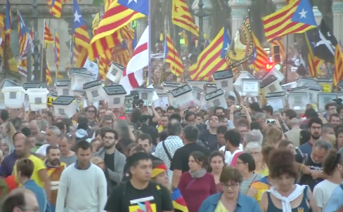 ชาวกาตาลันชุมนุมครบรอบ 1 ปี การลงประชามติแยกตัวจากสเปน