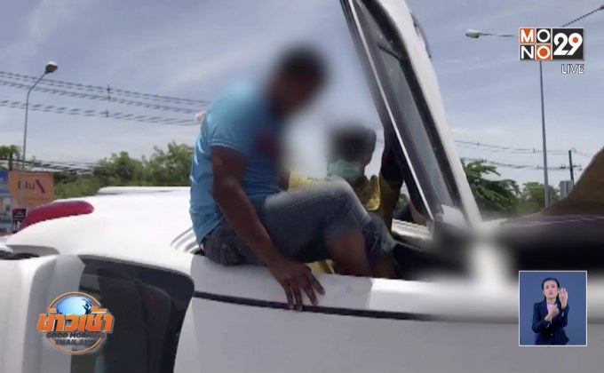 เก๋งหลับในฝ่าไฟแดงชน เจ็บสาหัสติดภายในรถ
