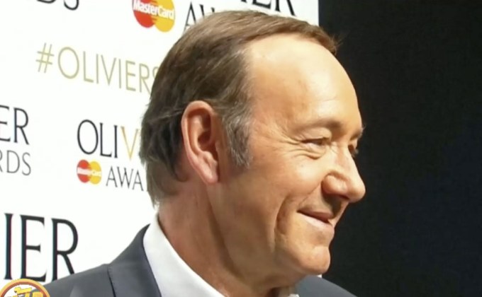 “เควิน สเปย์ซีย์” รับเป็นเกย์ หลังถูกกล่าวหาล่วงละเมิดทางเพศ