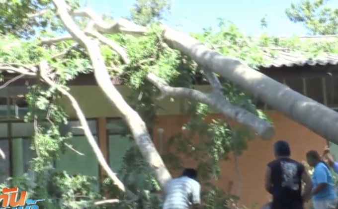 พายุพัดถล่มโรงเรียน-บ้านพังเสียหาย จ.อุทัยธานี