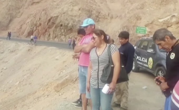 รถบัสตกหน้าผาในเปรูคร่าหลายสิบชีวิต