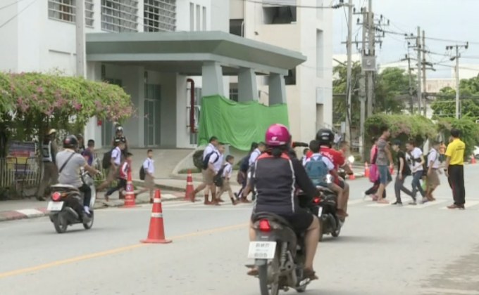 สื่อเกาะติดปฏิบัติการช่วยเหลือทีมหมูป่าฯ รายงานสดจาก รพ.เชียงรายประชานุ