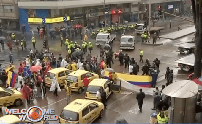 คนขับแท็กซี่ประท้วงแอพ “อูเบอร์” ในโคลอมเบีย