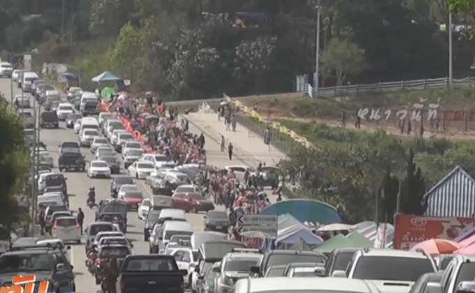 นักท่องเที่ยวล้น เขาค้อ-ภูทับเบิก ส่งผลรถติดหนัก 