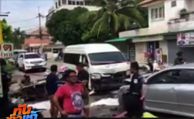 รถตู้เมาขับกินเลน ชนจักรยานยนต์พ่วงข้าง ดับ 2 ราย