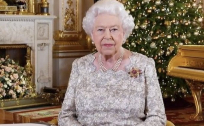 ​“ควีนเอลิซาเบธ” พระราชทานพรในเทศกาลคริสต์มาส