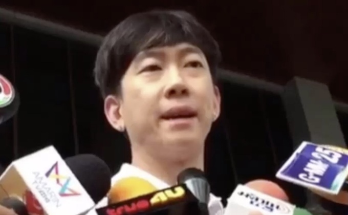 “เบนซ์ เรซซิ่ง” เข้ารายงานตัวต่อศาลอาญา