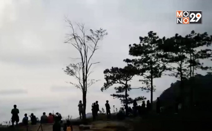 นักท่องเที่ยวสัมผัสอากาศหนาว ผานางแอ่น ภูกระดึง