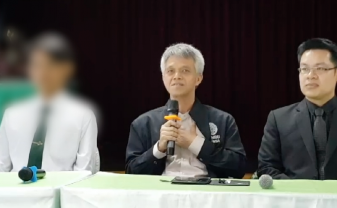 “ราชภัฏพระนคร” แจงคลิป นศ.จูบก้น ยันรุ่นน้องไม่ได้ถูกบังคับ