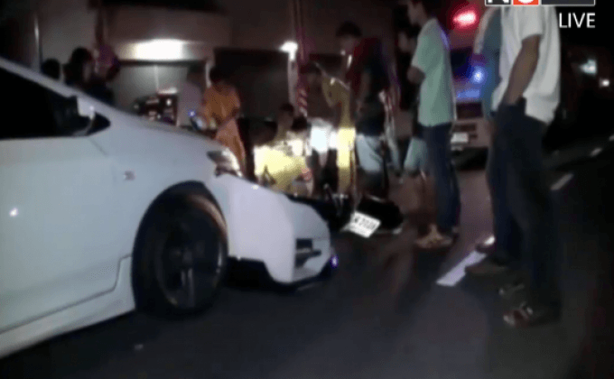 รถจักรยานยนต์หนีสายตรวจพุ่งชนรถยนต์