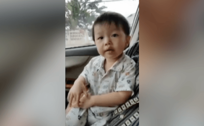 หนูน้อยวัย 2 ขวบ โชว์ร้องเพลง “สรรเสริญพระบารมี”