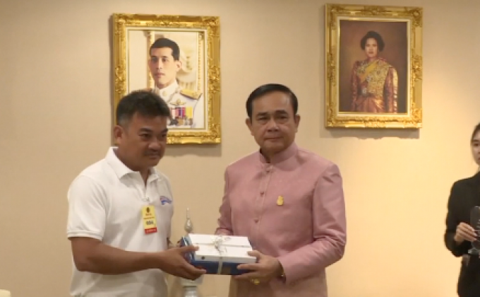 นายกรัฐมนตรี มอบโล่ห์ให้ 8 ฮีโร่